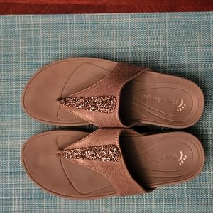 BareTraps Garnett size 6 metallic sandals